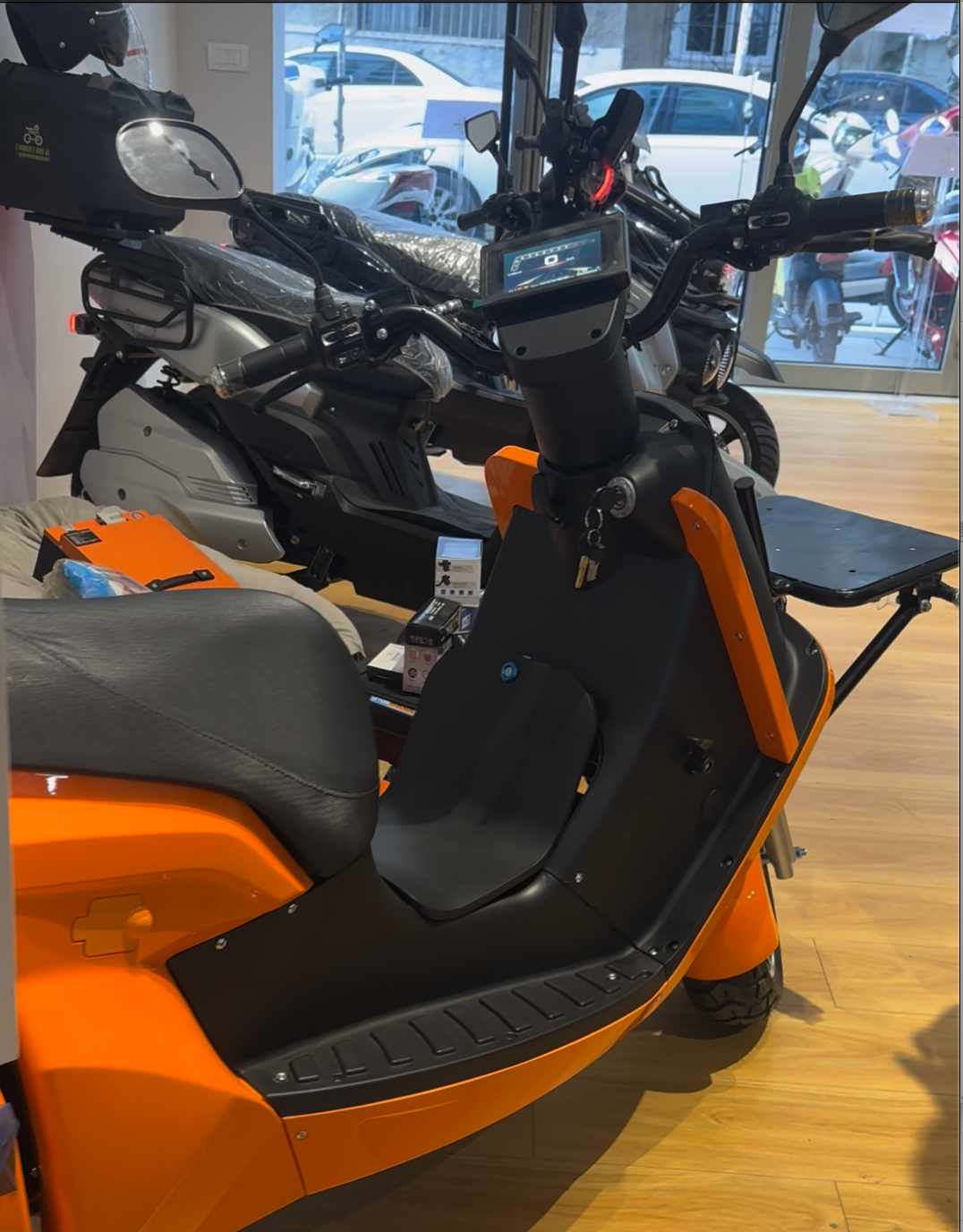 6000W fuqi me dy motorë! Bateri litium 72V 50Ah dyshe – 430 kg ngarkesë maksimale! Triçikleta lëkundëse që nuk rrëzohet kurrë!