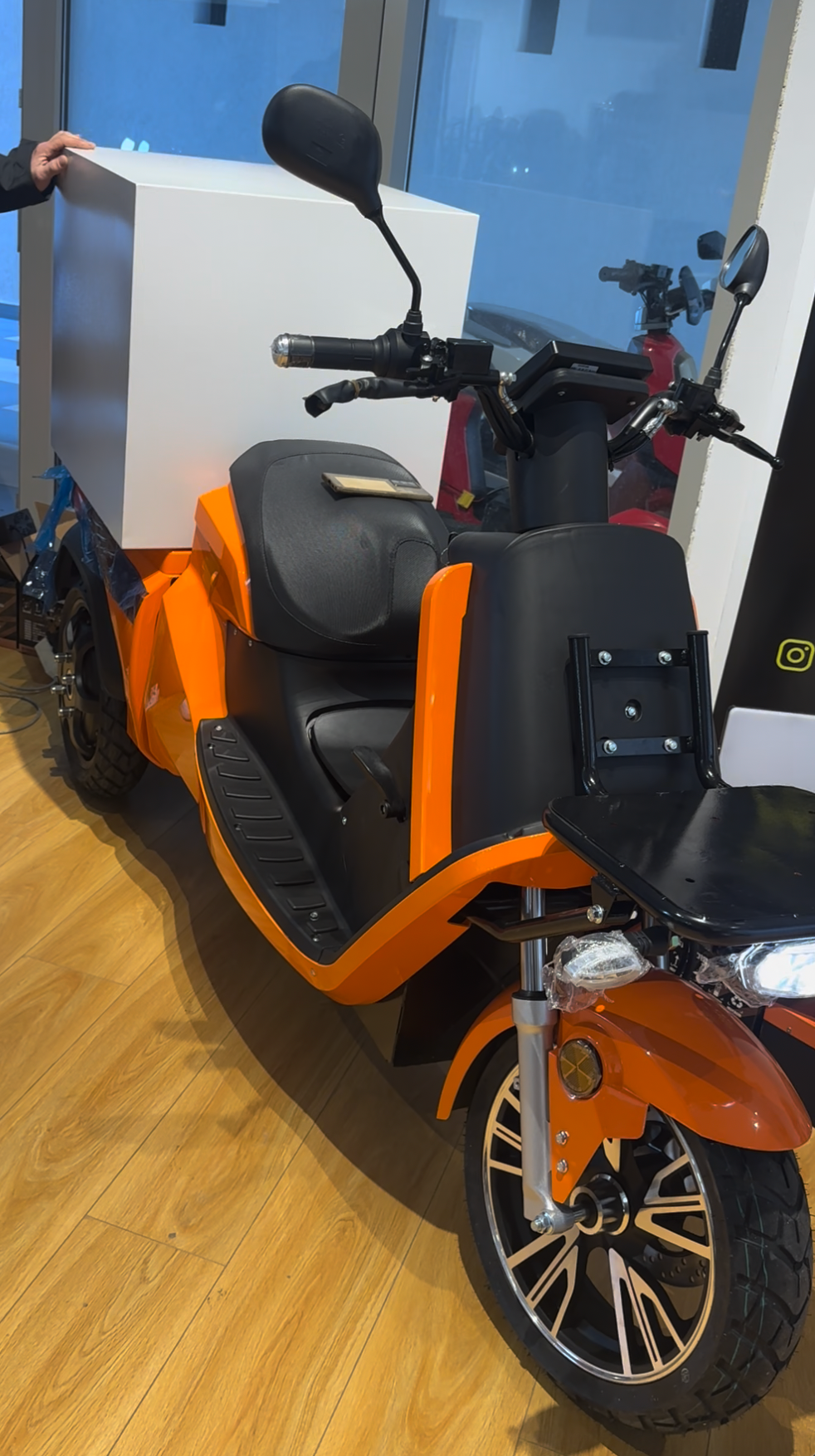 6000W fuqi me dy motorë! Bateri litium 72V 50Ah dyshe – 430 kg ngarkesë maksimale! Triçikleta lëkundëse që nuk rrëzohet kurrë!