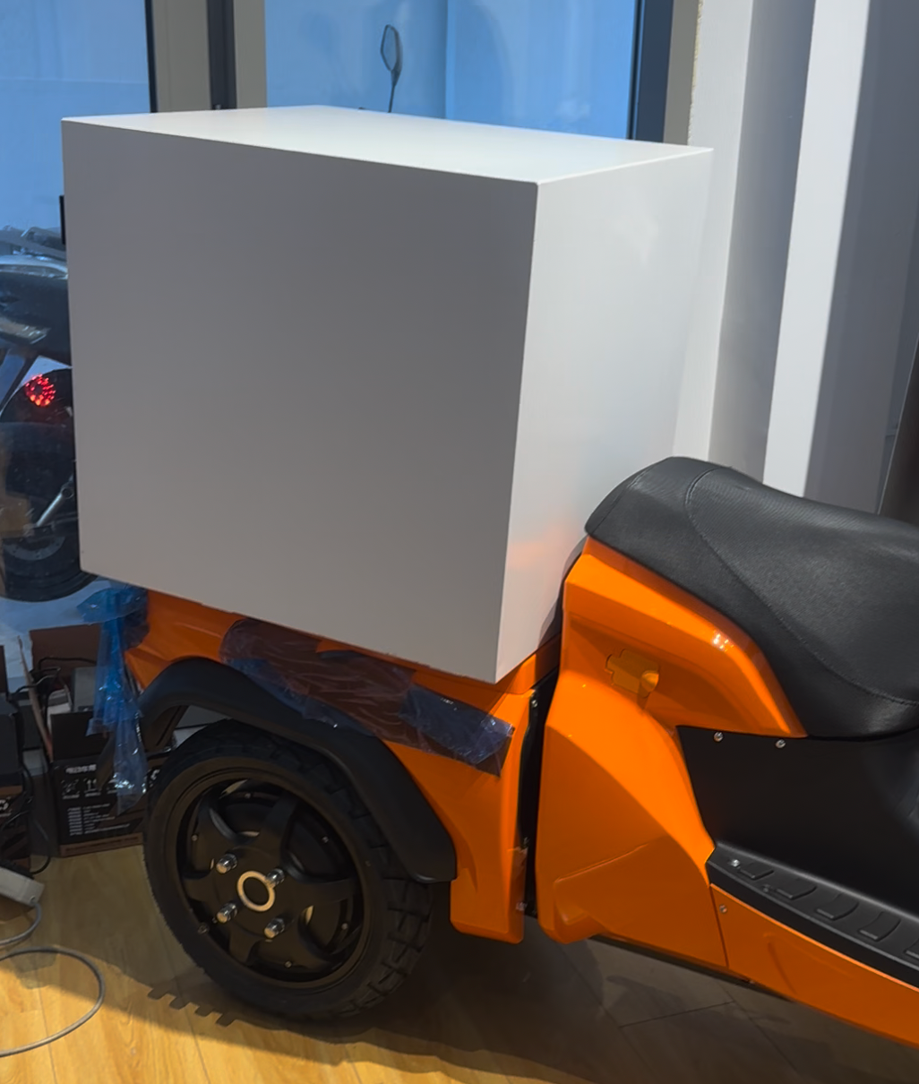 6000W fuqi me dy motorë! Bateri litium 72V 50Ah dyshe – 430 kg ngarkesë maksimale! Triçikleta lëkundëse që nuk rrëzohet kurrë!
